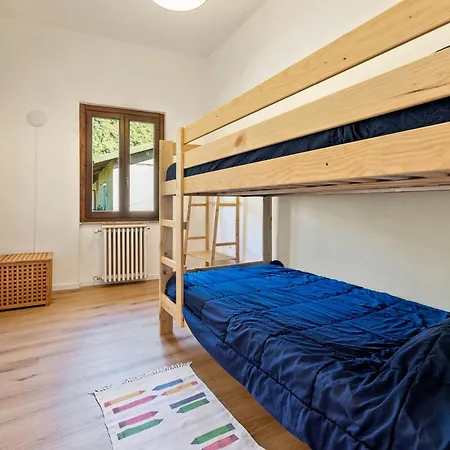 Apartment Lakefront With Terrace Near