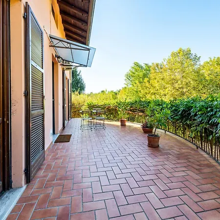 Apartment Lakefront With Terrace Near