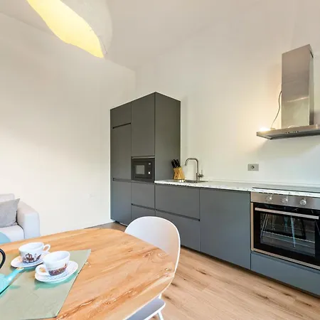 Lakefront With Terrace Near Apartment